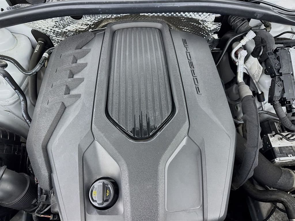 2024 PORSCHE Macan - Image 42