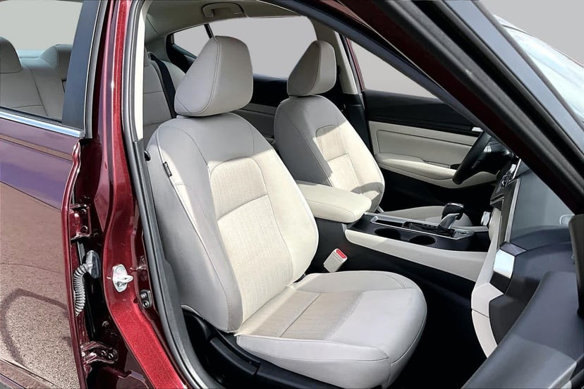2025 Nissan Altima - Image 9