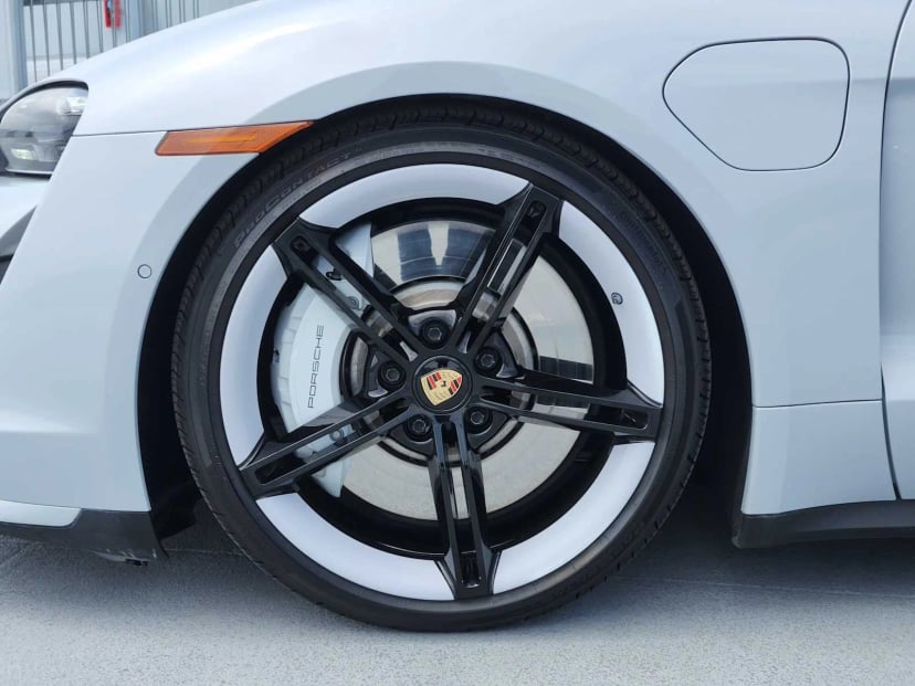 2023 Porsche Taycan - Image 10