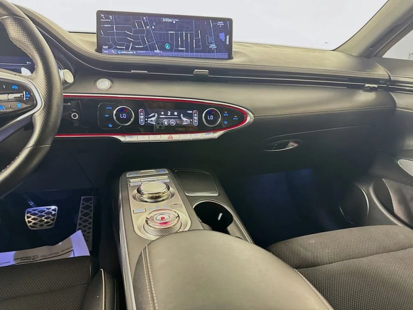 2022 Genesis GV70 - Image 28