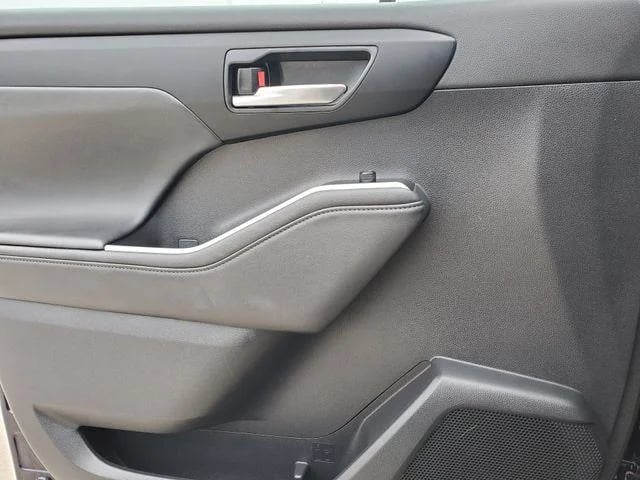 2025 Toyota Highlander - Image 49