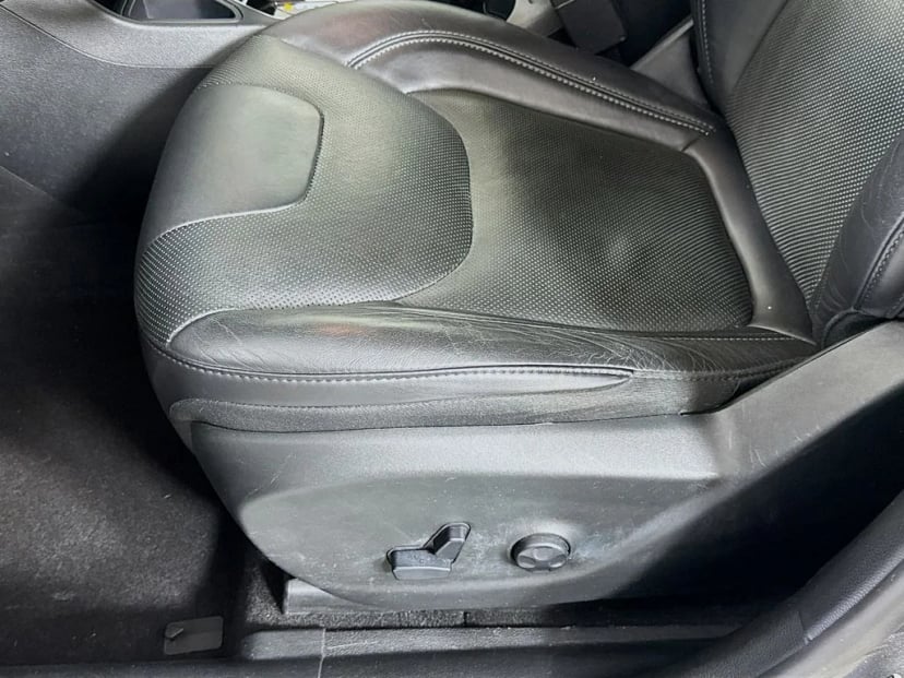 2019 Jeep Cherokee - Image 18