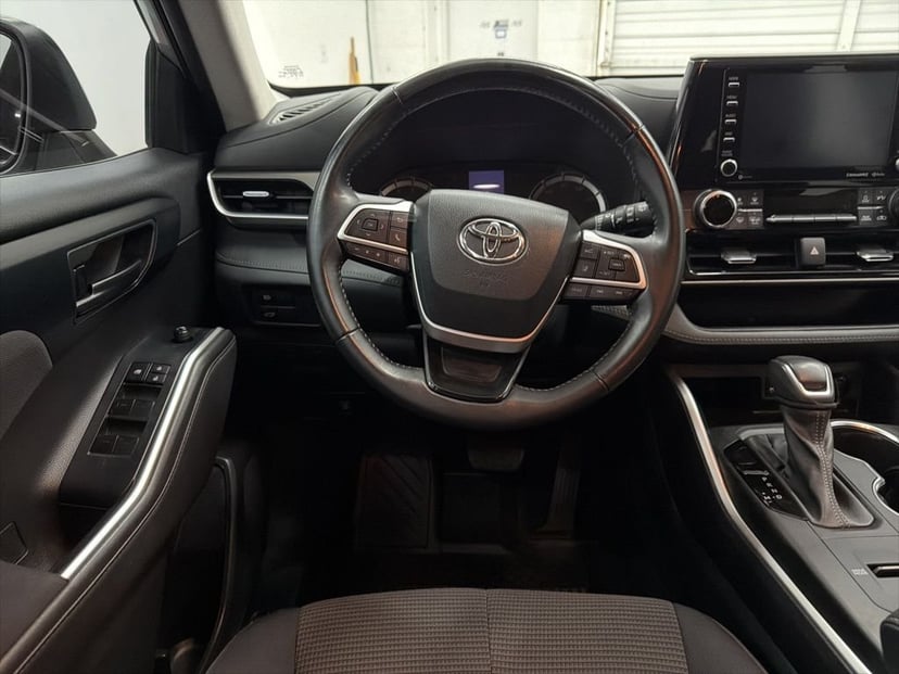 2022 Toyota Highlander - Image 22