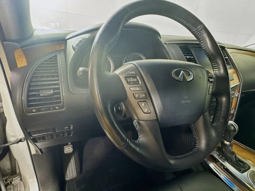 2012 INFINITI QX56 - Image 12