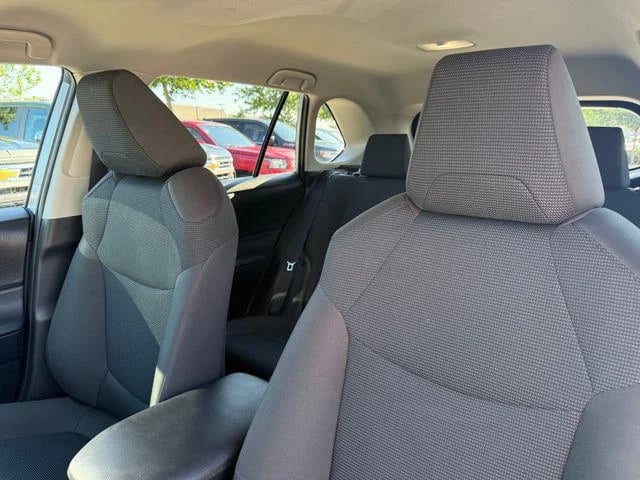 2025 Toyota RAV4 - Image 38