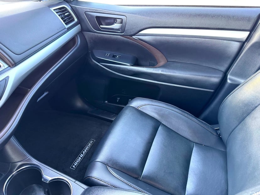 2019 Toyota Highlander - Image 32