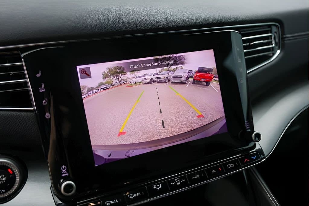 2023 Jeep Wagoneer - Image 17