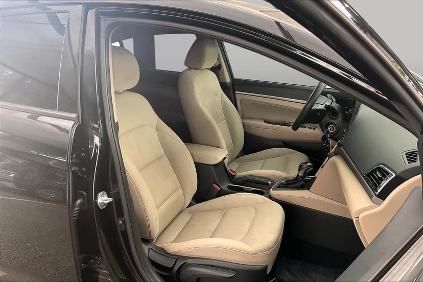 2017 Hyundai Elantra - Image 9