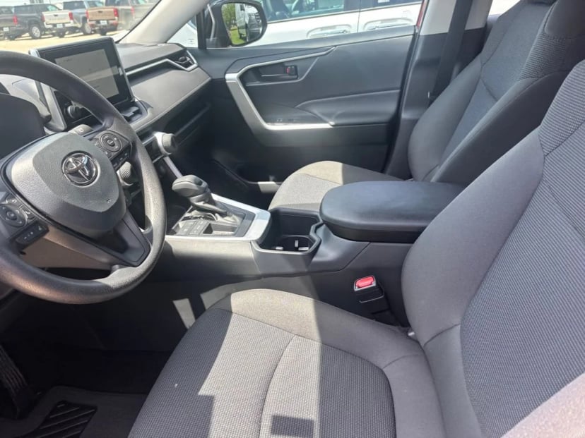 2025 Toyota RAV4 - Image 8