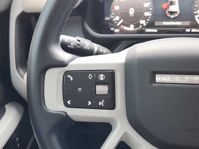 2024 Land Rover Defender - Image 28