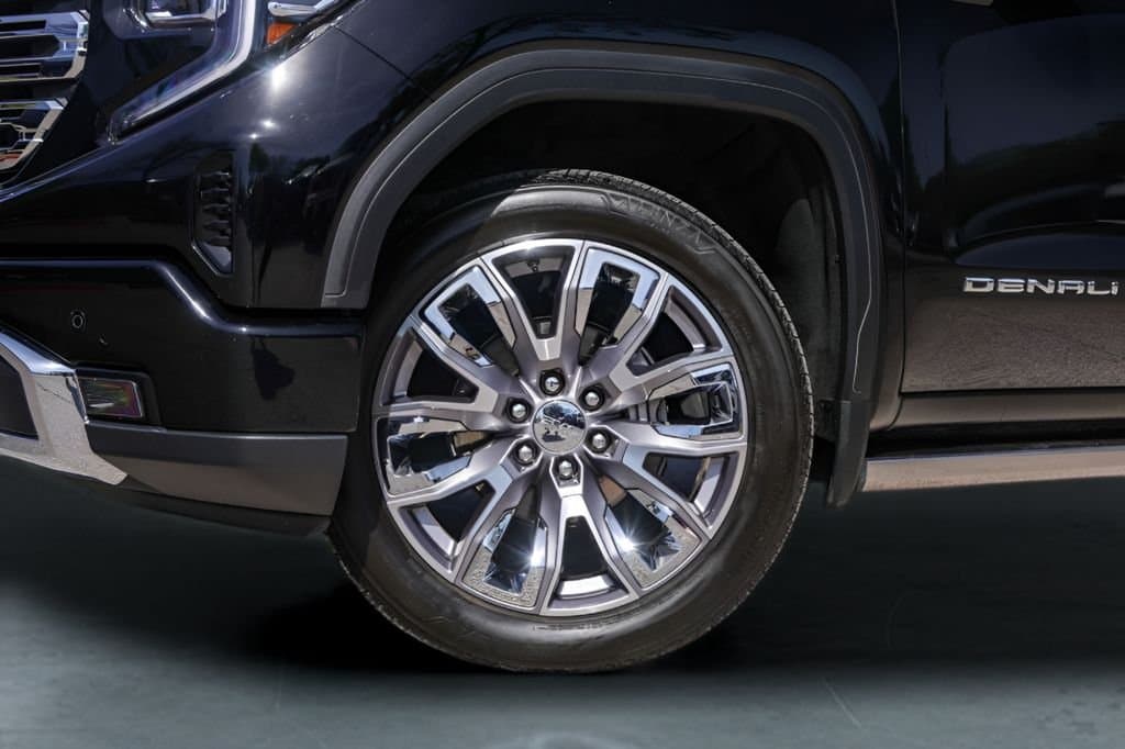 2023 GMC Sierra 1500 - Image 4