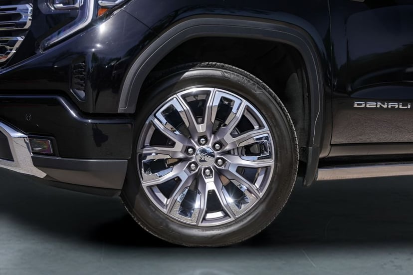 2023 GMC Sierra 1500 - Image 4