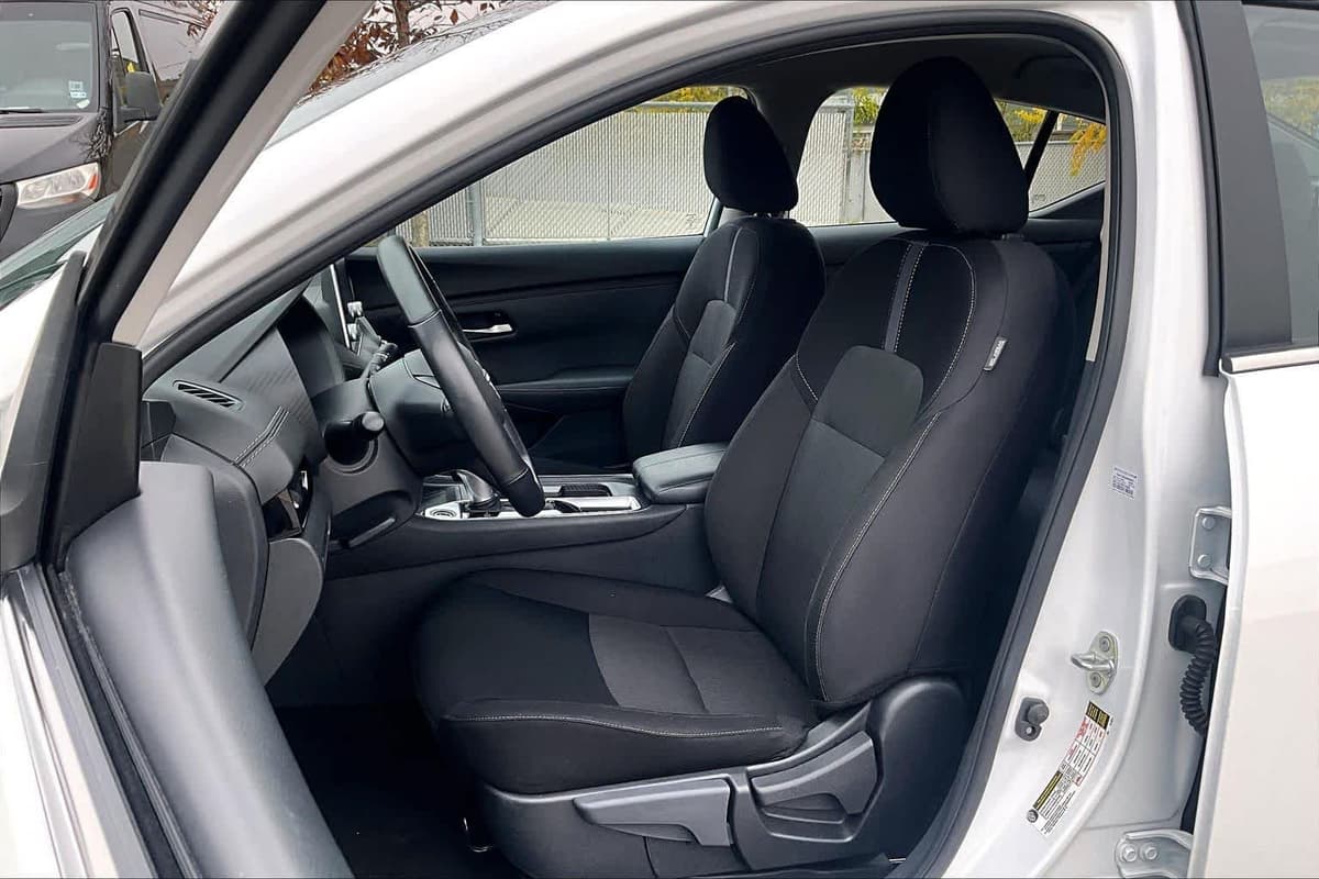 2025 Nissan Sentra - Image 8