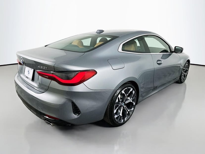 2025 BMW 4 Series - Image 5