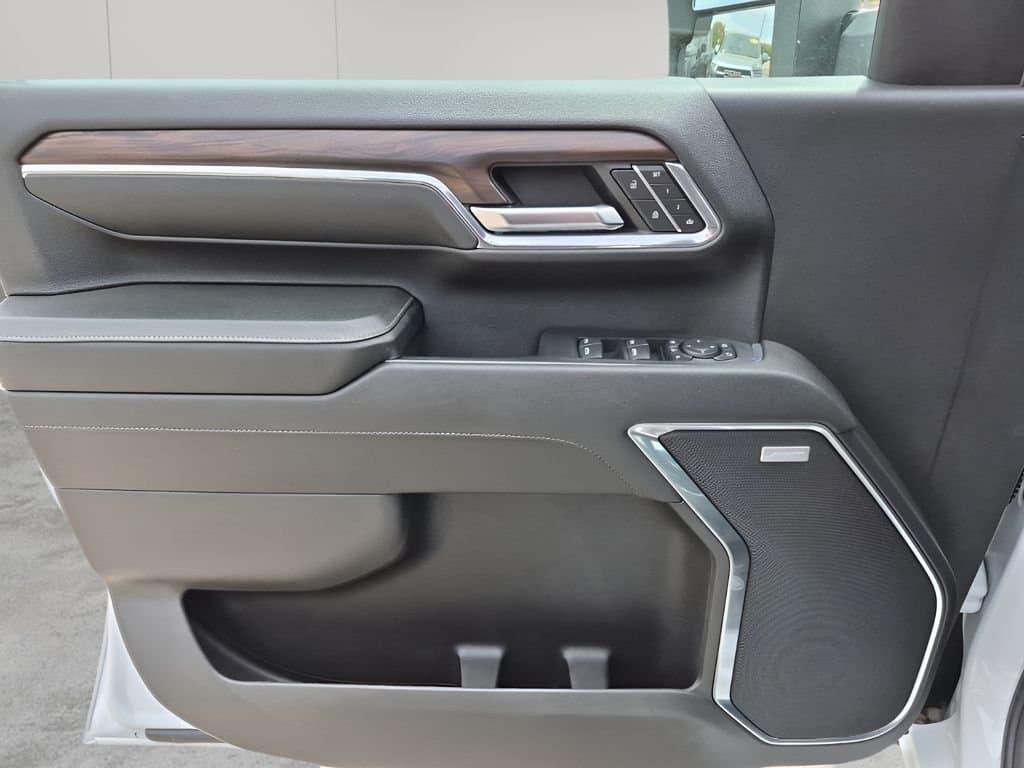 2024 GMC Sierra 2500HD - Image 26