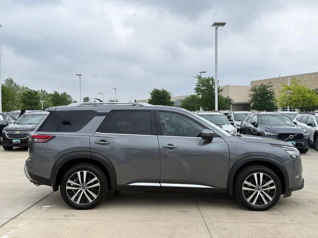 2025 Nissan Pathfinder - Image 3