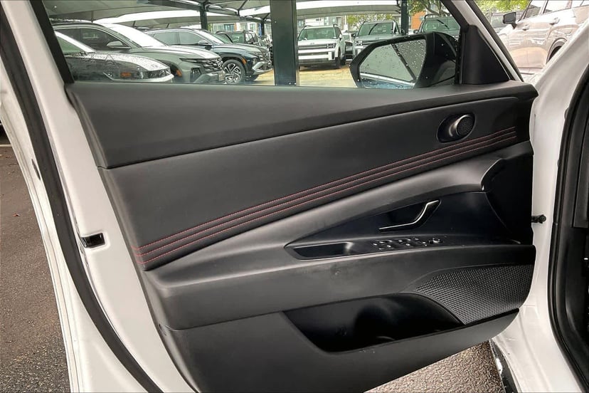 2022 Hyundai Elantra - Image 22