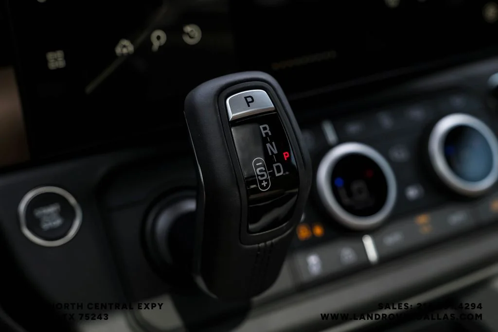 2026 Land Rover Defender 90 - Image 22