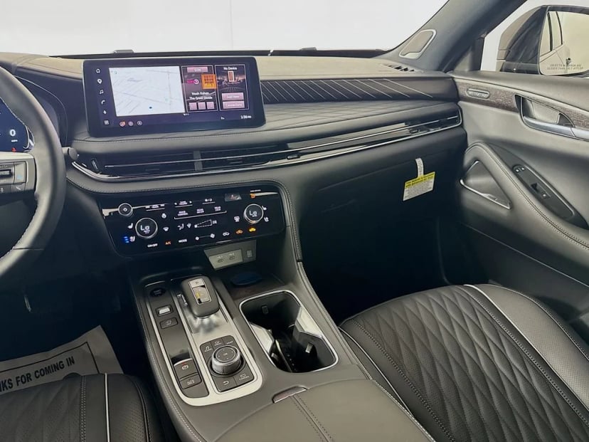 2027 INFINITI QX60 - Image 28