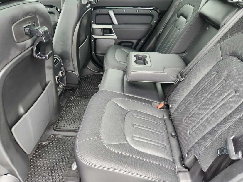2022 Land Rover Defender - Image 30