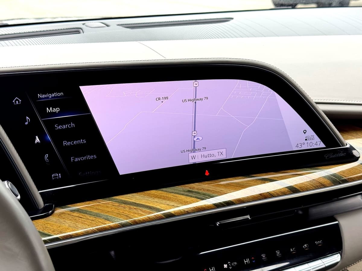 2021 Cadillac Escalade - Image 38