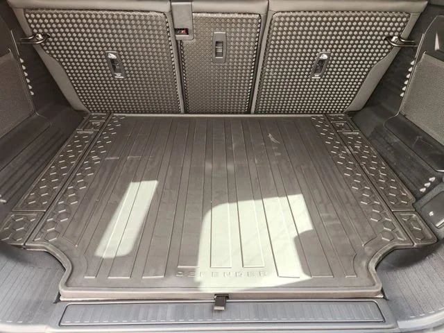 2026 Land Rover Defender 110 - Image 22