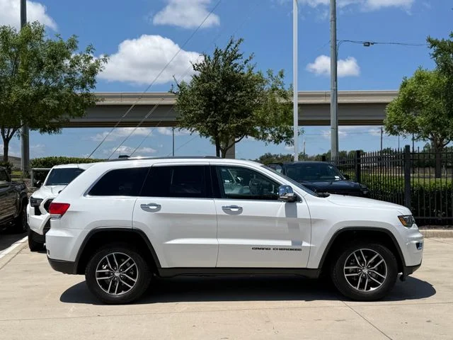 2017 Jeep Grand Cherokee - Image 5