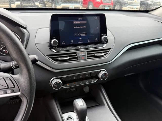 2022 Nissan Altima - Image 12