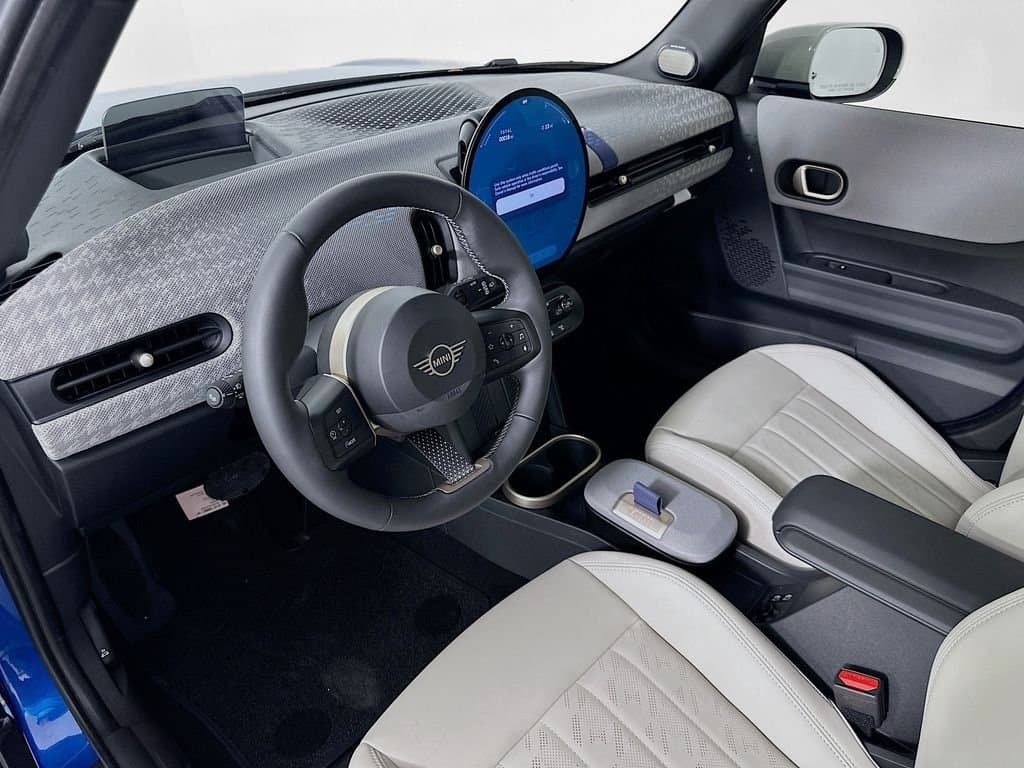 2025 MINI COOPER - Image 10