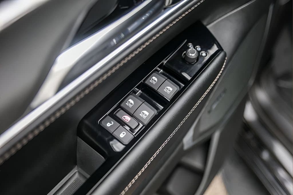 2023 Jeep Wagoneer - Image 23