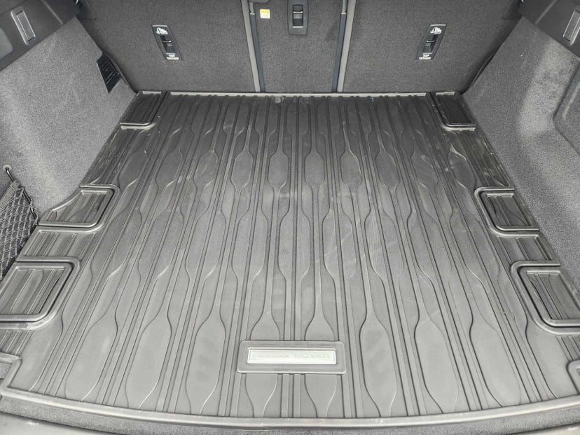 2026 LAND ROVER Range Rover Velar - Image 33