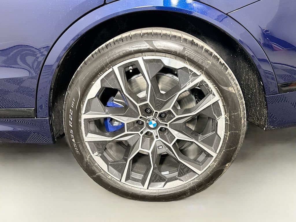 2025 BMW X7 - Image 23