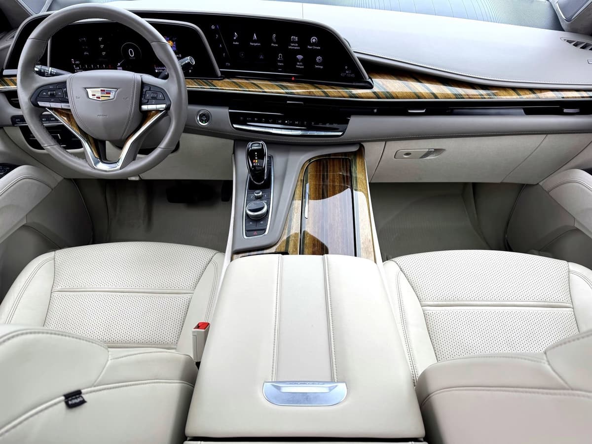 2021 Cadillac Escalade - Image 28