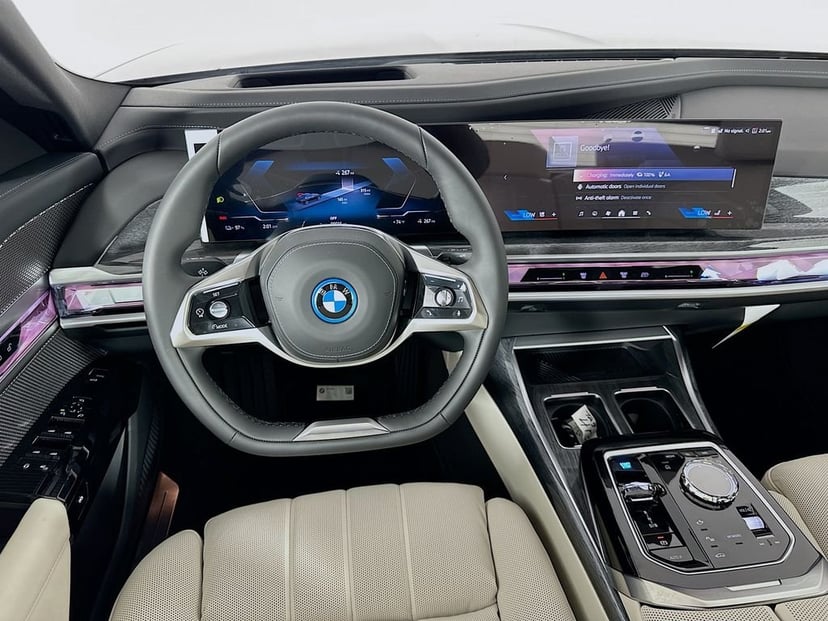 2025 BMW i7 - Image 19
