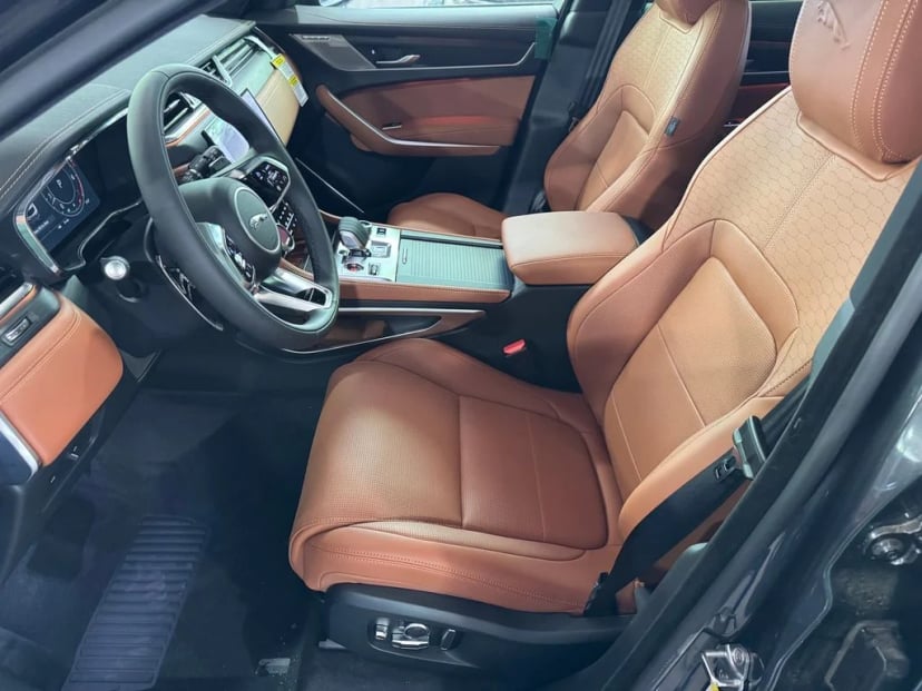 2026 Jaguar F-PACE - Image 9