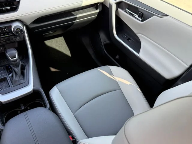 2022 Toyota RAV4 - Image 25