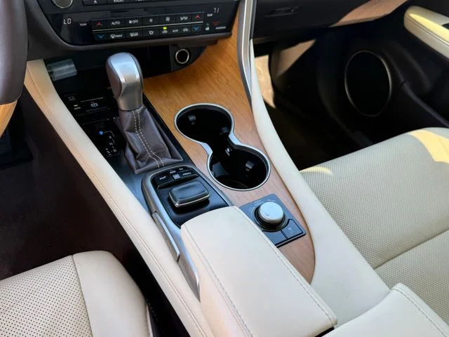 2017 Lexus RX - Image 19