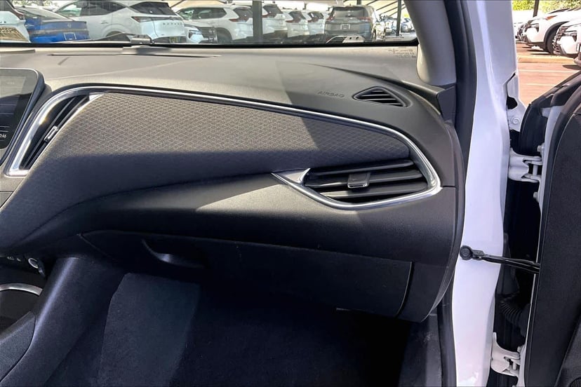 2021 Chevrolet Malibu - Image 18
