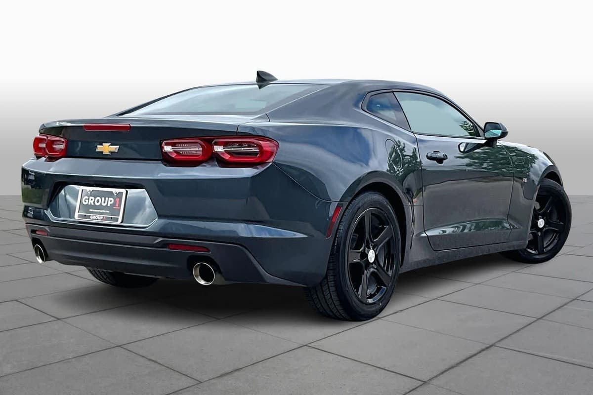 2021 Chevrolet Camaro - Image 13