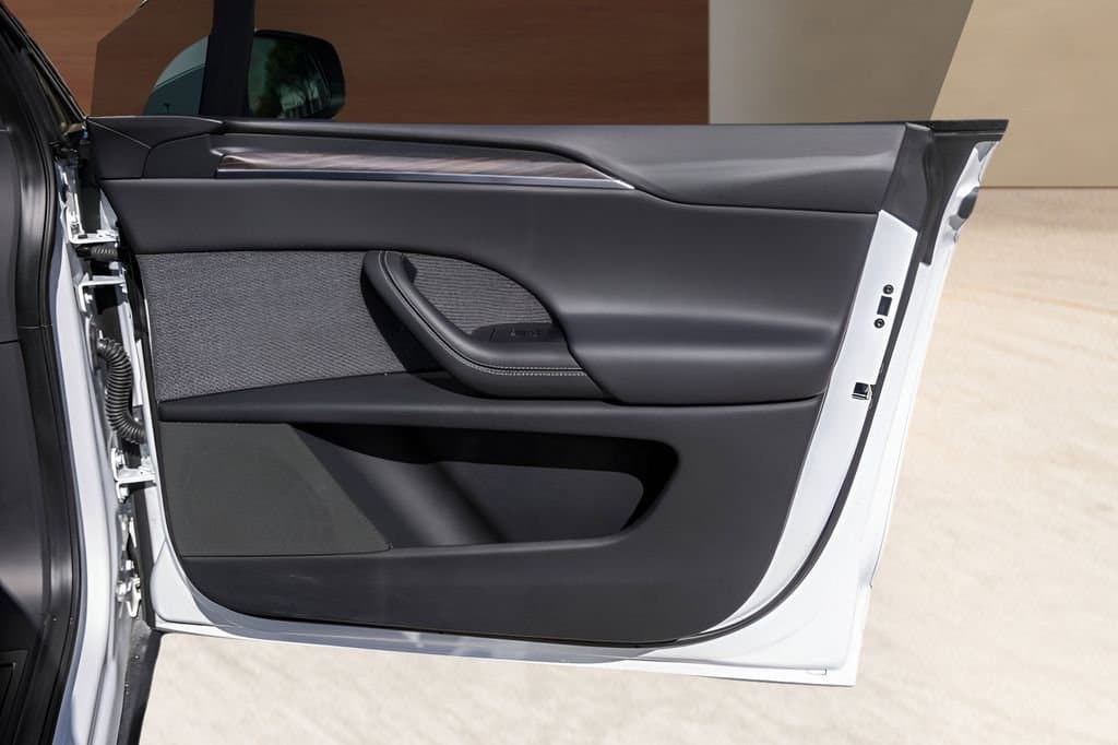 2023 Tesla Model X - Image 25