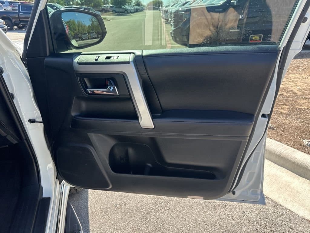 2020 Toyota 4Runner - Image 13
