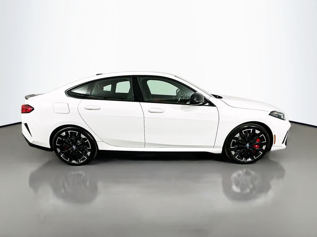 2025 BMW 2 Series - Image 4