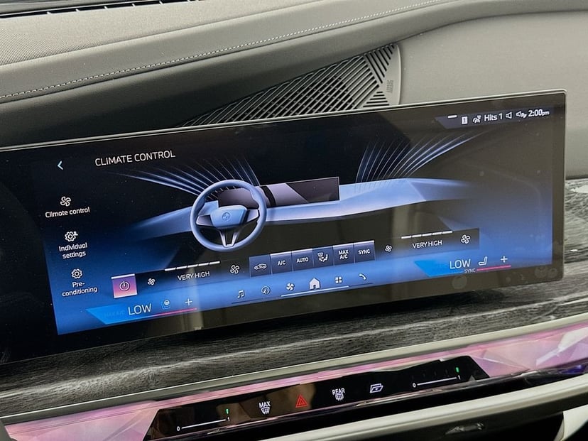 2025 BMW i7 - Image 14