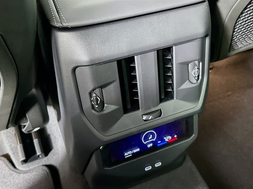 2025 BMW X3 - Image 18