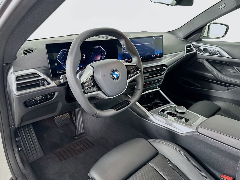 2025 BMW 4 Series - Image 9