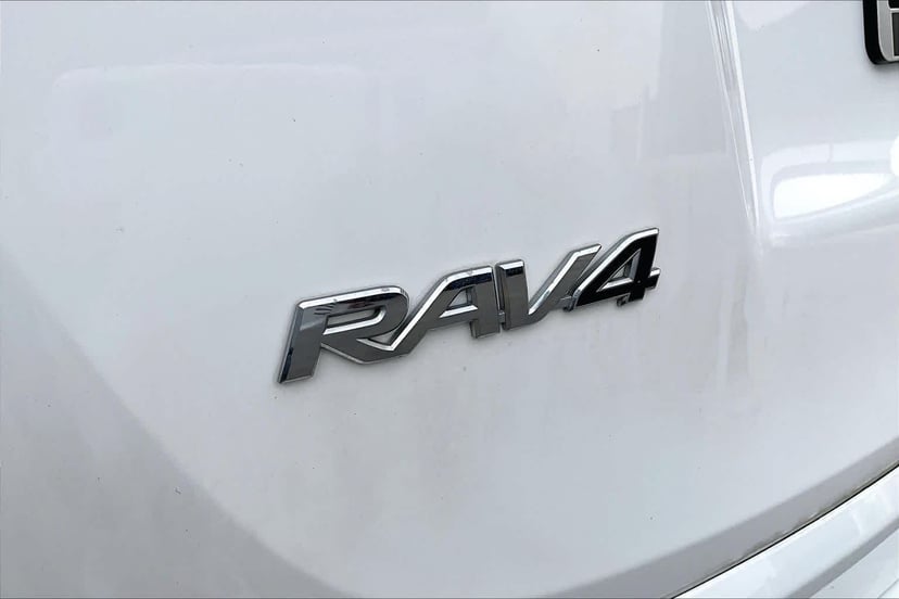 2017 Toyota RAV4 - Image 30