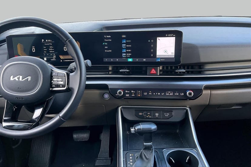 2025 Kia Carnival - Image 7
