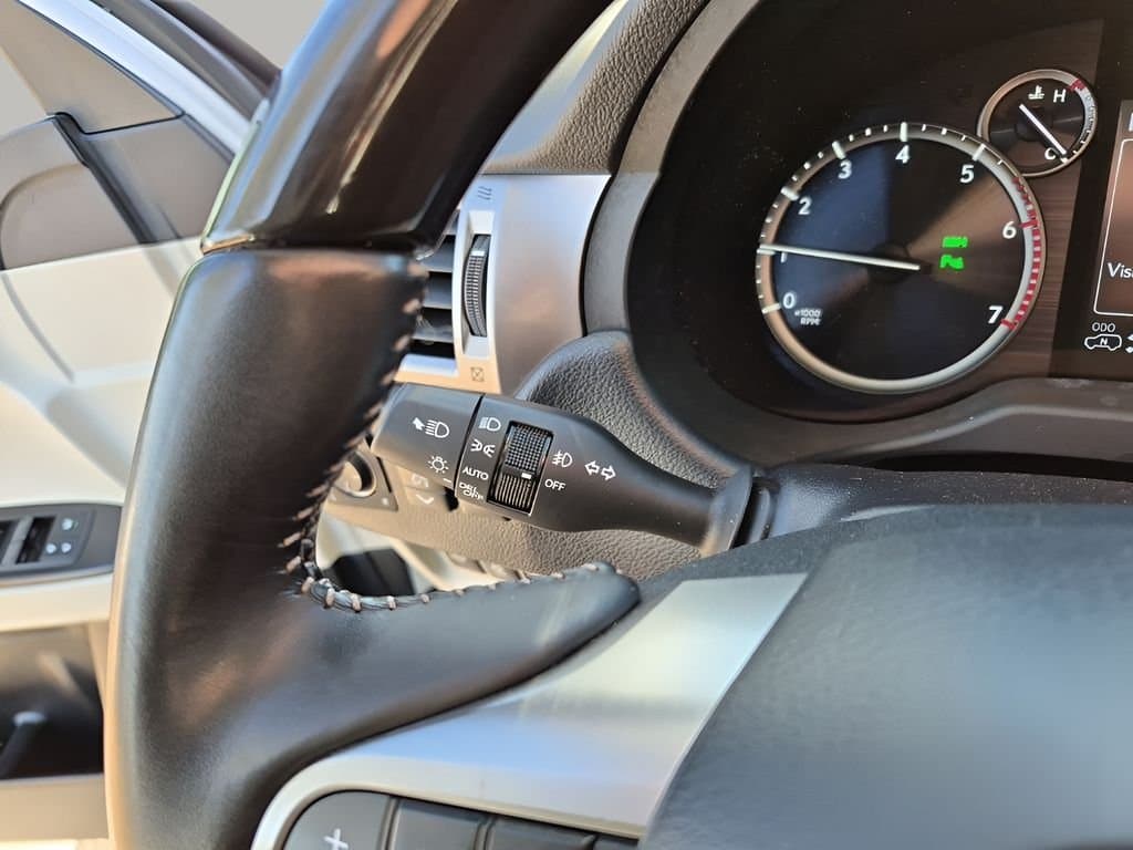 2023 Lexus GX - Image 37