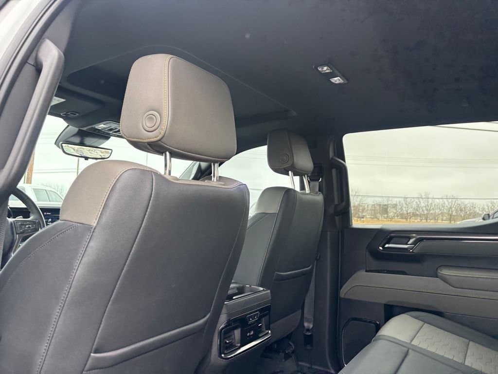2025 Chevrolet Silverado 1500 - Image 29