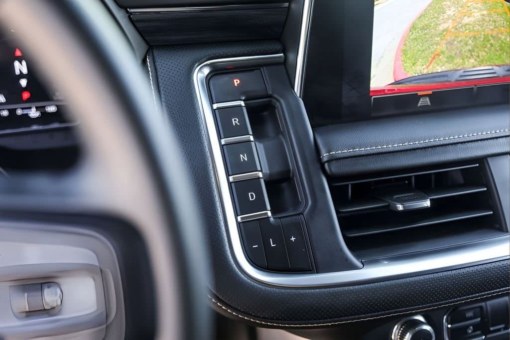 2023 GMC Yukon XL - Image 18